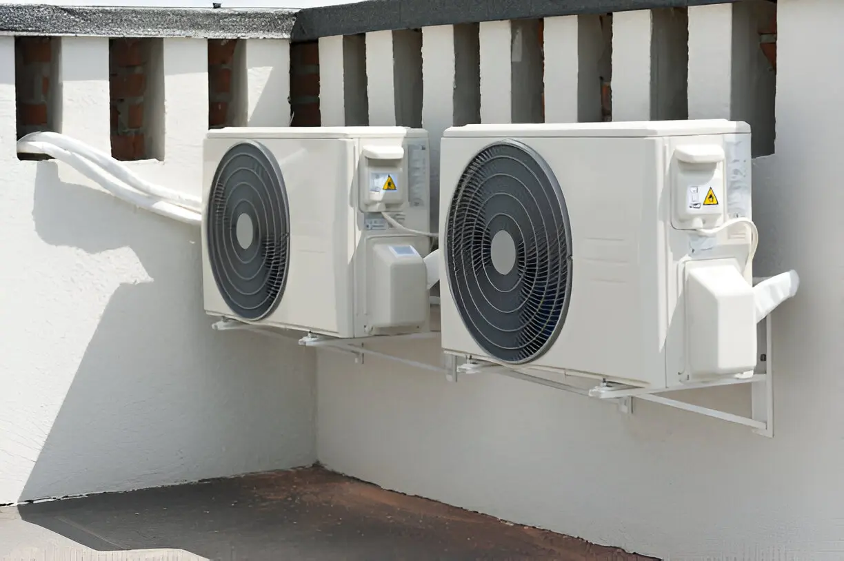 Home 11 Emergency AC repair technician fixing a broken air conditioner in Orlando